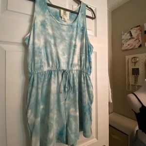 Lili’s Closet Blue & White Tie Dye Sleeveless Romper Size L